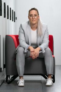 Ansprechpartnerin Julia Huhle Marketing